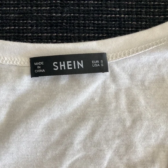 White cropped t-shirt with ruched front and bow from Shein - Picture 2 of 4